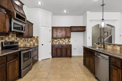 300 Madison Street, Burleson, TX 76028 - Photo 6