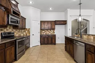 300 Madison St, Burleson, TX 76028 - Photo 6