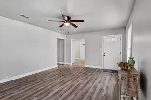 736 W Bullock Dr, Denison, TX 75020 - Photo 4