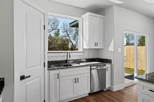 1529 Corona Dr, Granbury, TX 76048 - Photo 8