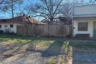 412 W Willingham St, Cleburne, TX 76033 - Photo 4