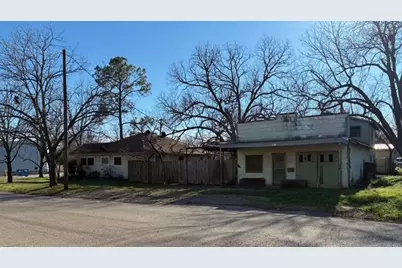 412 W Willingham Street, Cleburne, TX 76033 - Photo 6