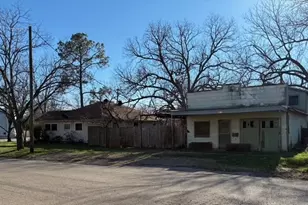 412 W Willingham St, Cleburne, TX 76033 - Photo 6