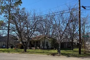 412 W Willingham St, Cleburne, TX 76033 - Photo 4
