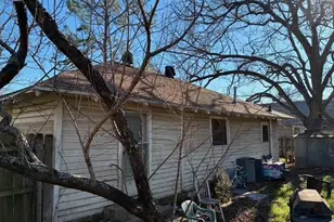 412 W Willingham St, Cleburne, TX 76033 - Photo 6