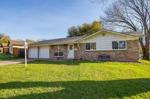540 Mound St, Burleson, TX 76028 - Photo 2