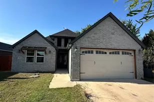 2420 Creek Dr, Granbury, TX 76048 - Photo 2