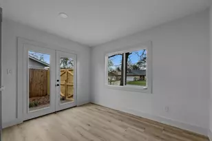 802 N L Robinson Dr, Arlington, TX 76011 - Photo 20