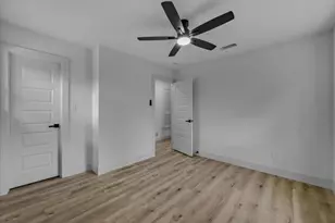 802 N L Robinson Dr, Arlington, TX 76011 - Photo 22