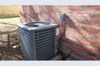 610 Squaw Creek Court, Arlington, TX 76018 - Photo 32