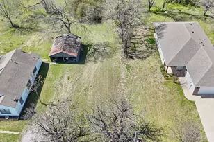 207 N Eubank St, Tom Bean, TX 75489 - Photo 1