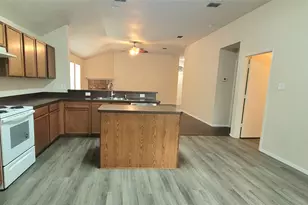 8470 Goldfinch Way, Dallas, TX 75249 - Photo 4