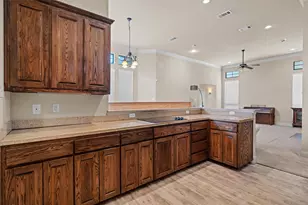 4900 Ridglea Hills Ct, Fort Worth, TX 76116 - Photo 8