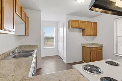 319 Ware Drive, Grand Prairie, TX 75051 - Photo 10