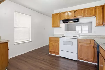 319 Ware Drive, Grand Prairie, TX 75051 - Photo 14