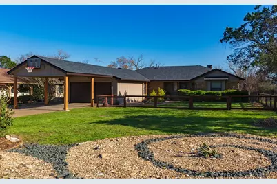 1007 Laguna Vista Court, Granbury, TX 76048 - Photo 2