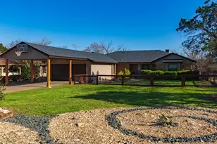 1007 Laguna Vista Ct, Granbury, TX 76048 - Photo 2