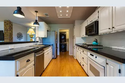 1007 Laguna Vista Court, Granbury, TX 76048 - Photo 16