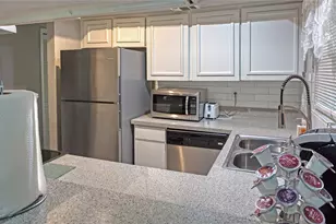 2648 Santa Barbara Dr, Grand Prairie, TX 75052 - Photo 2