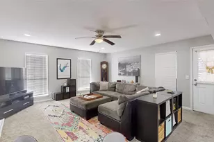 702 Middle Glen Dr, Garland, TX 75043 - Photo 2