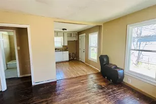 2016 Daniel St, Fort Worth, TX 76104 - Photo 10