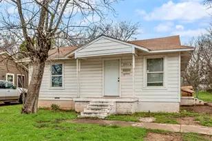 2016 Daniel St, Fort Worth, TX 76104 - Photo 2
