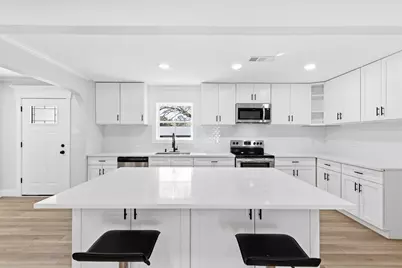 113 E Bayside Drive, Mabank, TX 75156 - Photo 4