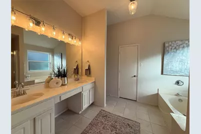 1602 Crestmeadow Lane, Mansfield, TX 76063 - Photo 14