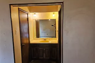 1101 Delores Dr, Garland, TX 75040 - Photo 8