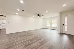 1412 Grantland Cir, Fort Worth, TX 76112 - Photo 4