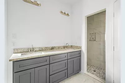 407 E Willingham Street, Cleburne, TX 76031 - Photo 12