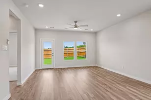445 Suffolk Dr, Ferris, TX 75125 - Photo 6