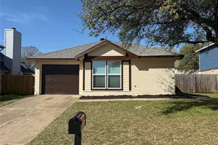 10228 Blue Bell Dr, Fort Worth, TX 76108 - Photo 2