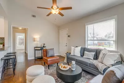 4231 S Cresthaven Road, Dallas, TX 75209 - Photo 2