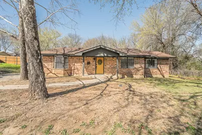 302 W Hale Avenue, Decatur, TX 76234 - Photo 2