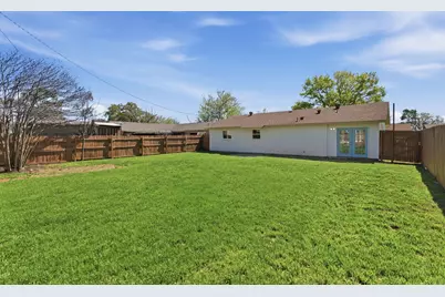 2033 Meadow Glen, Irving, TX 75060 - Photo 28