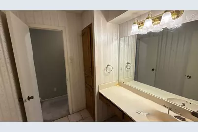 960 Meadowcove Circle, Garland, TX 75043 - Photo 26