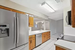 960 Meadowcove Cir, Garland, TX 75043 - Photo 14