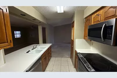 960 Meadowcove Circle, Garland, TX 75043 - Photo 12