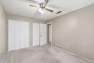 960 Meadowcove Cir, Garland, TX 75043 - Photo 24