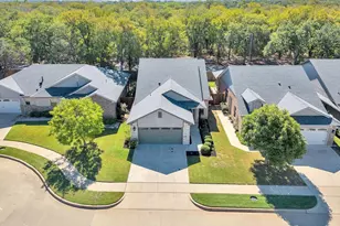 2214 Cobblestone Ct, Granbury, TX 76049 - Photo 4