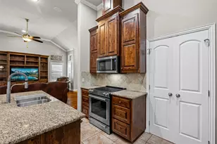 2214 Cobblestone Ct, Granbury, TX 76049 - Photo 14