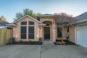 1509 Bridge Water Ln, Mansfield, TX 76063 - Photo 2