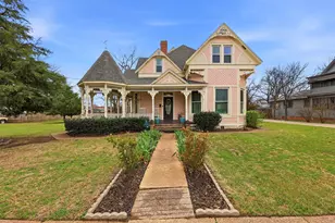 306 E Tarrant St, Bowie, TX 76230 - Photo 1