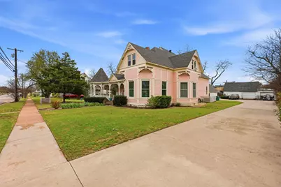 306 E Tarrant Street, Bowie, TX 76230 - Photo 2