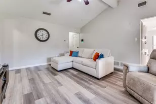 3820 Flamingo Ln, Irving, TX 75062 - Photo 6