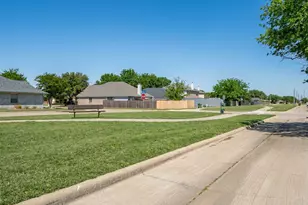 6513 Redwood Ln, The Colony, TX 75056 - Photo 14