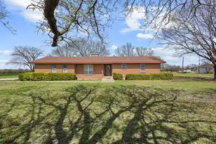 215 Westfield Wy, Whitewright, TX 75491 - Photo 1