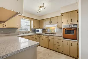 215 Westfield Wy, Whitewright, TX 75491 - Photo 10