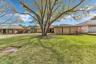 4541 Saldana Dr, Fort Worth, TX 76133 - Photo 2